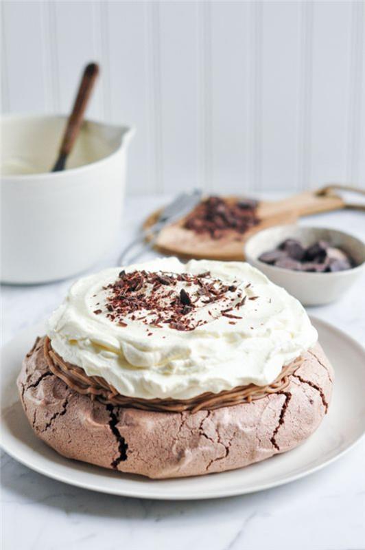 Monblano mini šokolado pavlovos receptas su kaštonų kremu ir plakta grietinėle, saldžiųjų kaštonų receptas