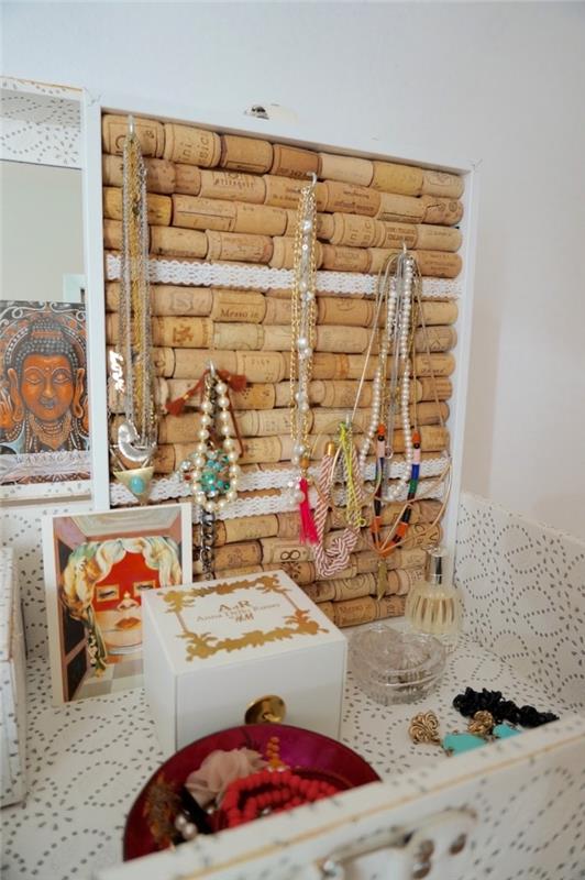 Organizator nakita DIY z zamaški iz plute in lesenim okvirjem, naredite originalno držalo za nakit