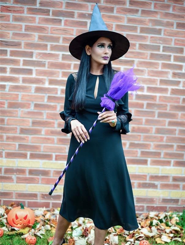 kollu uzun siyah elbiseli cadı kıyafeti, klasik cadı şapkası, sihirli tül süpürge, koyu gölgeli dramatik koyu makyaj