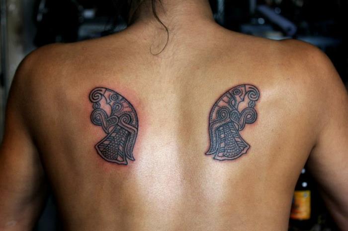 Vikingų scenarijų tatuiruotė vikingų simbolių tatuiruočių idėja atvėsti vikingų simboliai tatuiruotė moteris