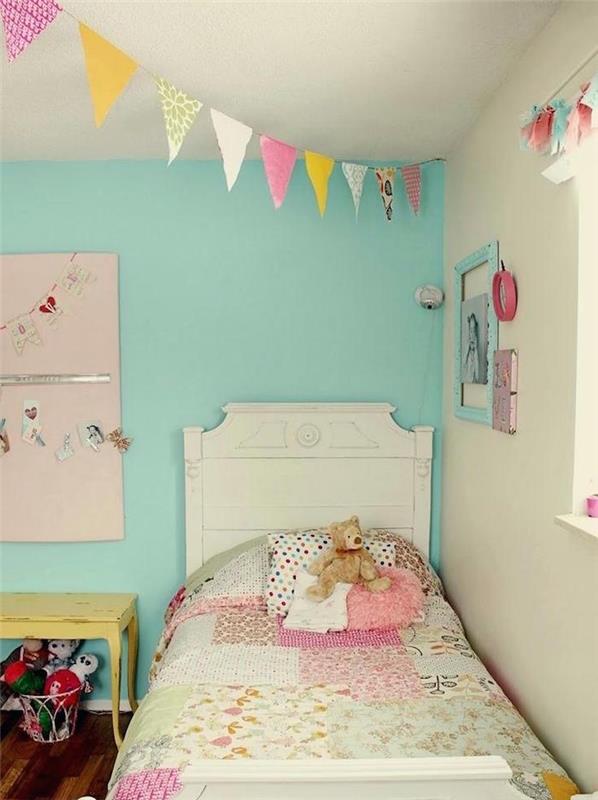 renkli çelenk ile kız çocuk için turkuaz belu yatak odası