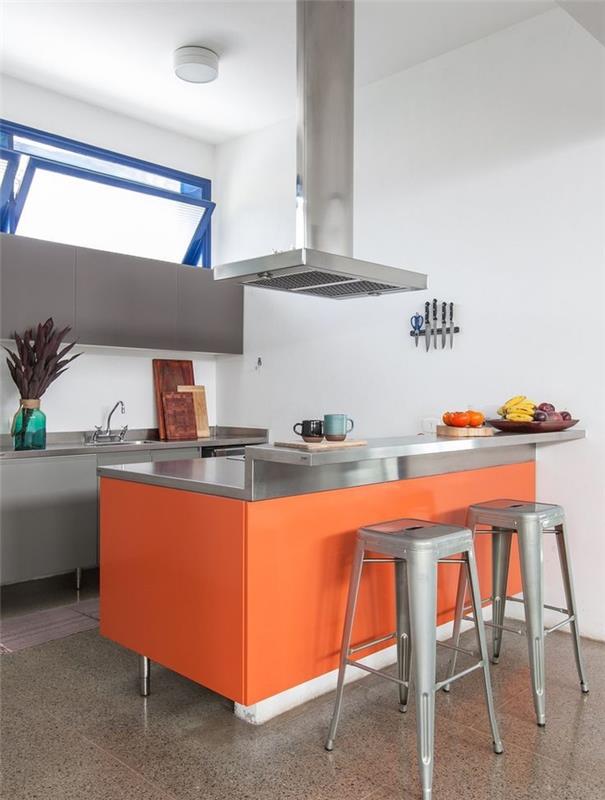 hem profesyonel hem de çağdaş bir görünüm için paslanmaz çelik ve turuncu renklerde modern gri mutfak
