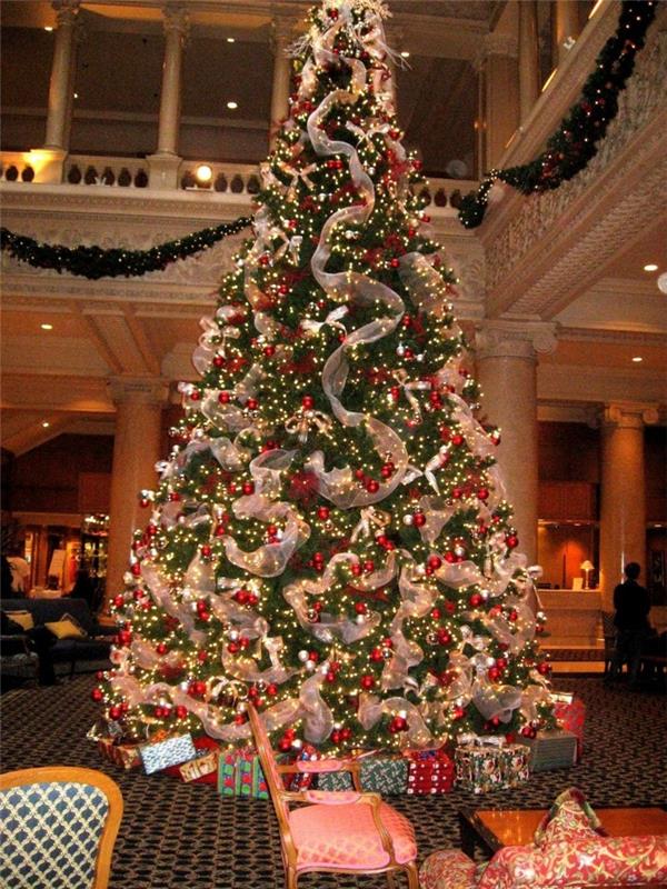 kakšna-dekoracija-za-božično drevo-velikanski-drevesni prazniki