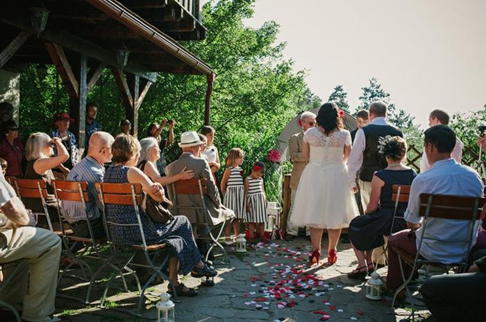 Giyinmiş kız bebek tören elbisesi gelinlik küçük kız tören elbisesi