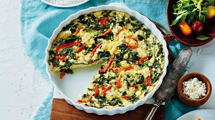 lengvų špinatų, fetos ir raudonųjų pipirų quiche receptas, lengvas daržovių gratino patiekalas