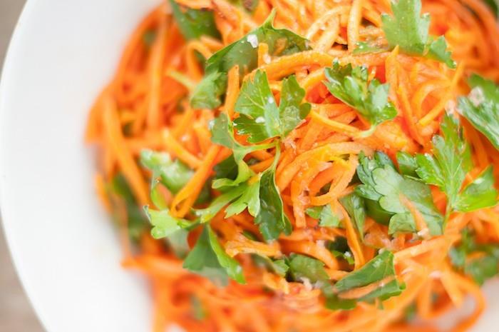 ką sodinti rugsėjo mėnesį-morkų daigai-tarkuotas-receptas