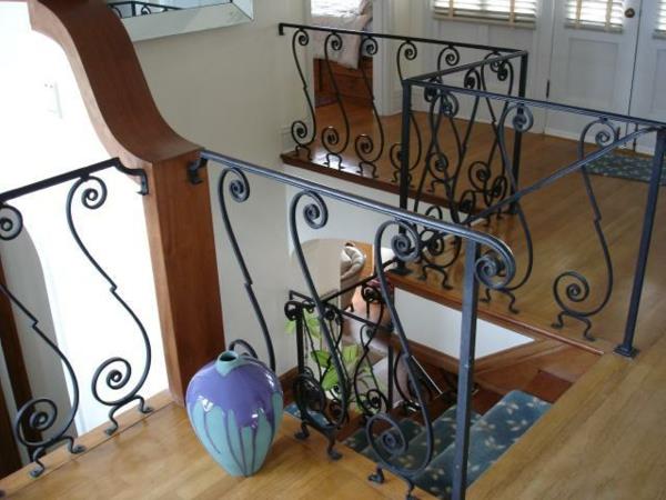 ograja-železo-kovačnica-notranje-stopnišče-modra-vaza