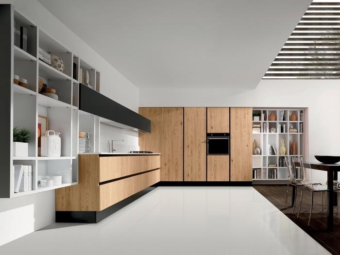 tip sodobno notranjo opremo v veliki in odprti kuhinji s pohištvom iz svetlega lesa in mat črno barvo
