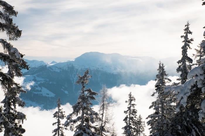 ücretsiz masaüstü duvar kağıdı bulutlar ve pc için karlı zirveleri ile fantezi kış manzarası