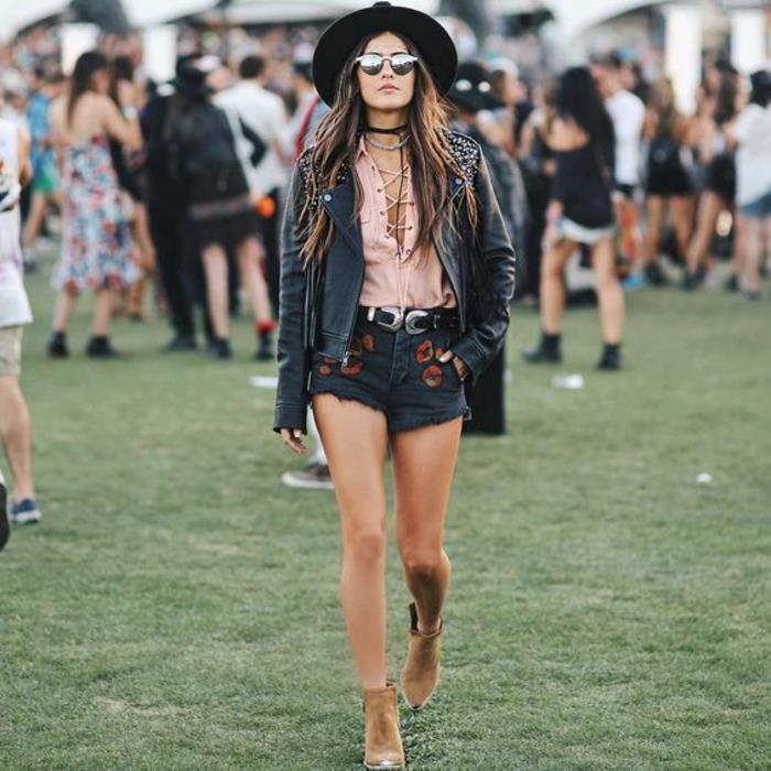 Gražios moters roko aprangos grunge stiliaus ootd moters muzikos festivalis