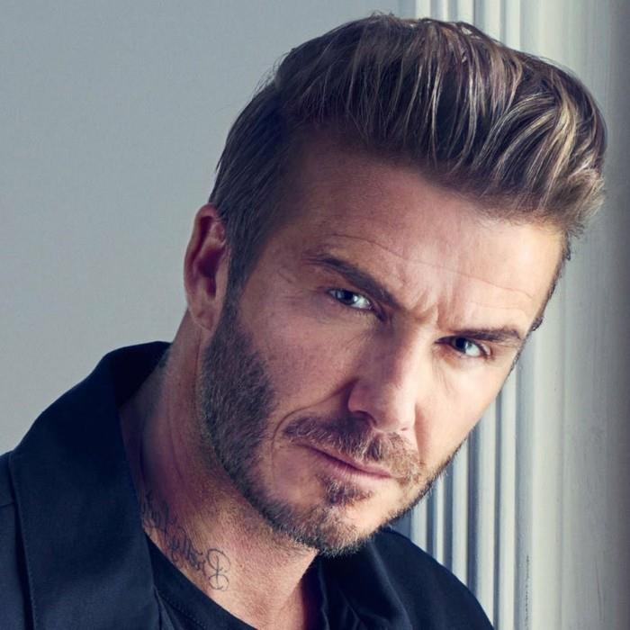 yaşlı david beckham, arkası düzgün bir kısa saç kesimi, alttan kesimli, kısa sakallı ve bıyıklı kısa erkek saç kesimi