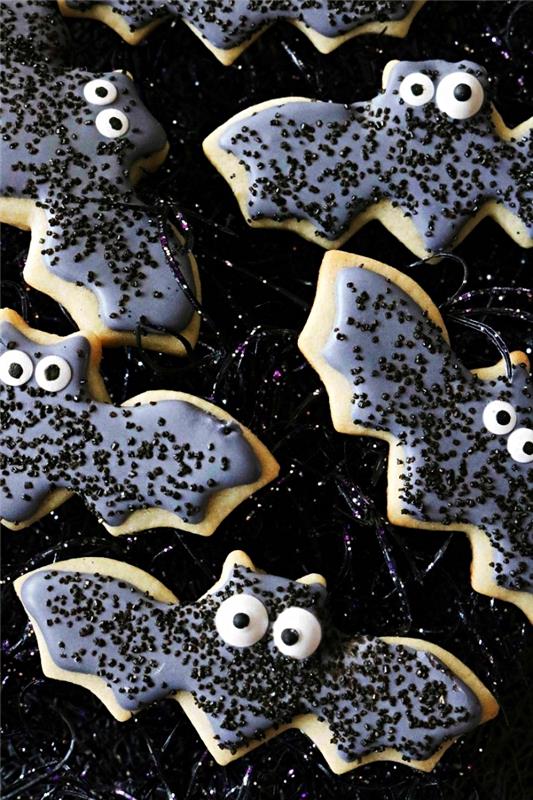 šikšnosparnio formos sausainiai su mėlynu glajumi, specialus Helovino sausainių pyragas receptas