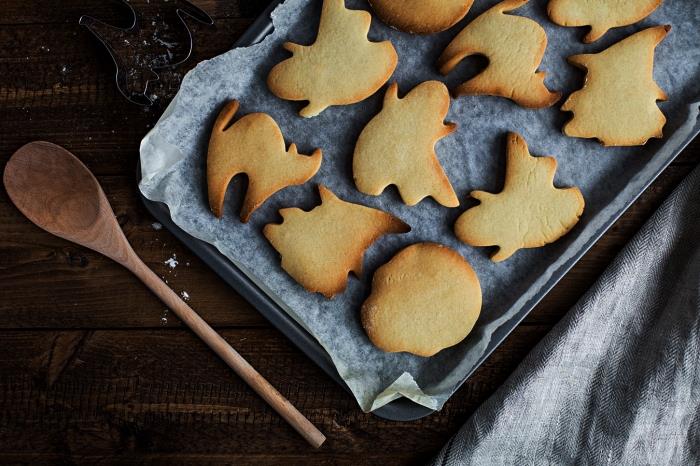 papuoštų pyragaičių pyragaičių Helovinui receptas, sausainiai iš Helovino vaiduoklių formos