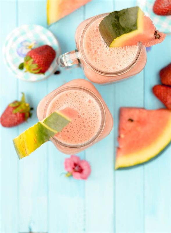 recept za poletni smoothie blender z lubenico in jagodami