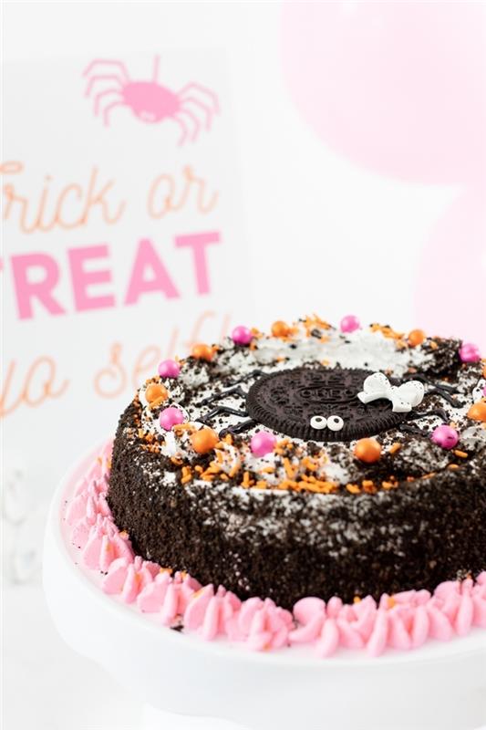 kolay çikolatalı kek tarifi ezilmiş kurabiyeler oreo sprinkles küçük cadılar bayramı pastası şeker incileri bezeler