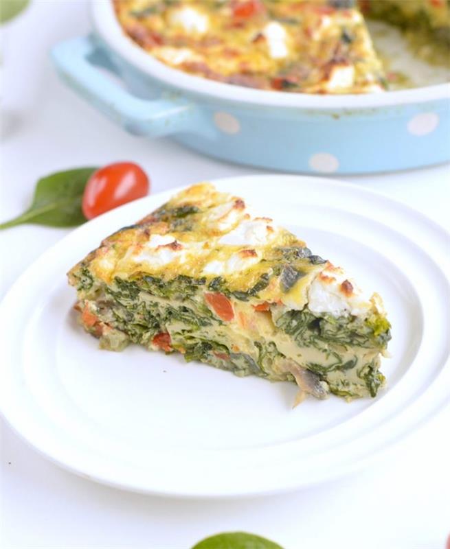 paprastas „fritatta“ arba „quiche“ be mėsos patiekalas su špinatais, fetos sūriu, pomidorais ir grybais, keto reime