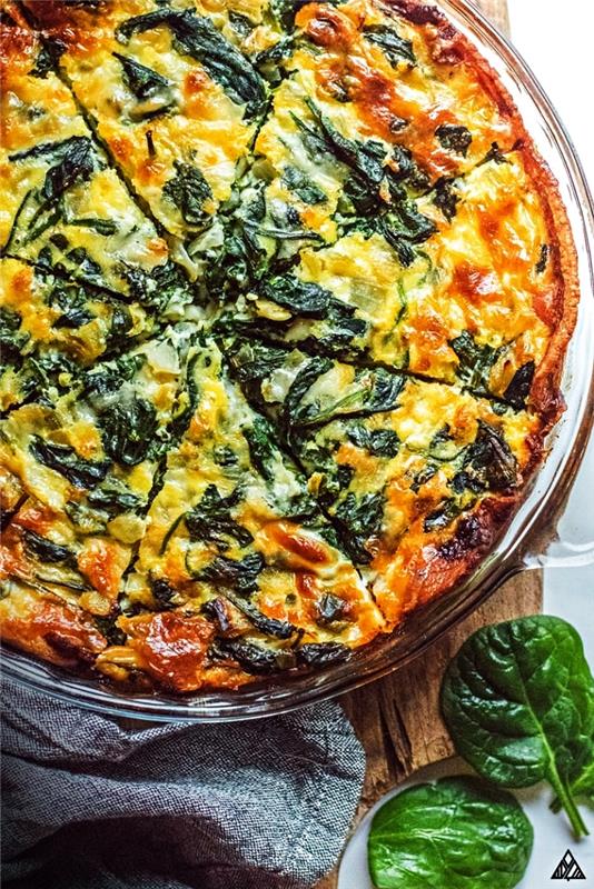 ketogeninis lengvų špinatų quiche receptas, pagamintas be trapumo