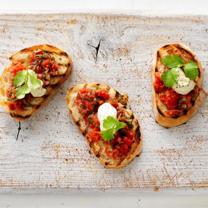 hazırlamak kolay Meksika bruschetta, salsa soslu baharatlı tost