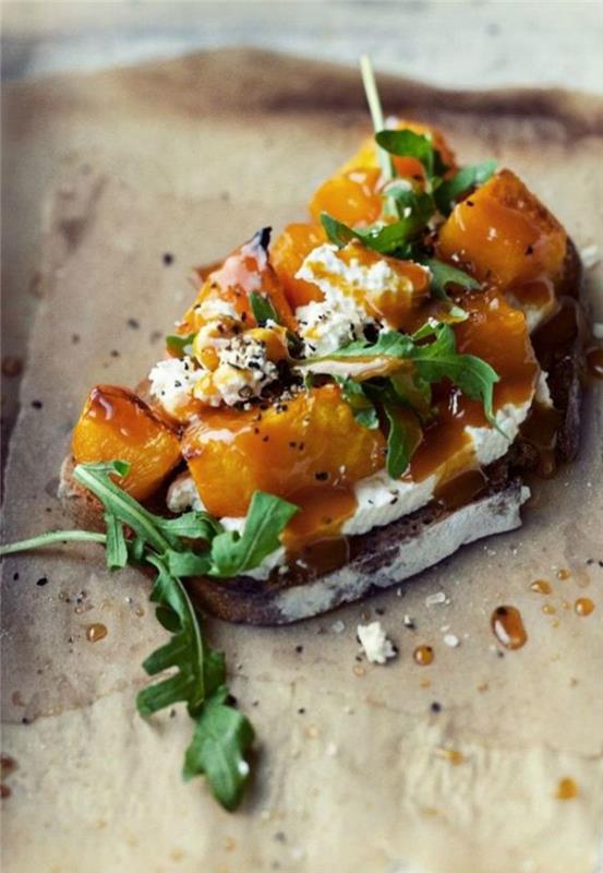 kavrulmuş balkabağı, peynir ve roka ile özgün bir bruschetta tarifi