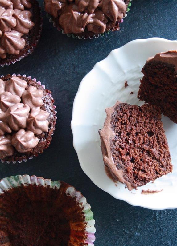 čokoladni muffini s čokoladno mascarpone glazuro, mascarpone kremni recept za torto in kolačke