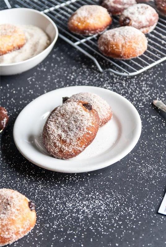 recept za domačo nutello v zdravi in ​​veganski različici, recept za mini krofe, napolnjene z domačim namazom