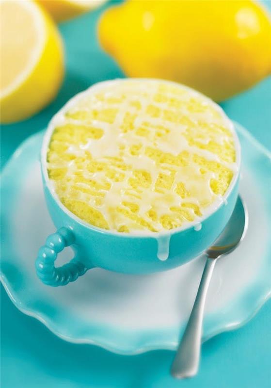 minutni recept za torto v skodelici limone s subtilno limonino glazuro