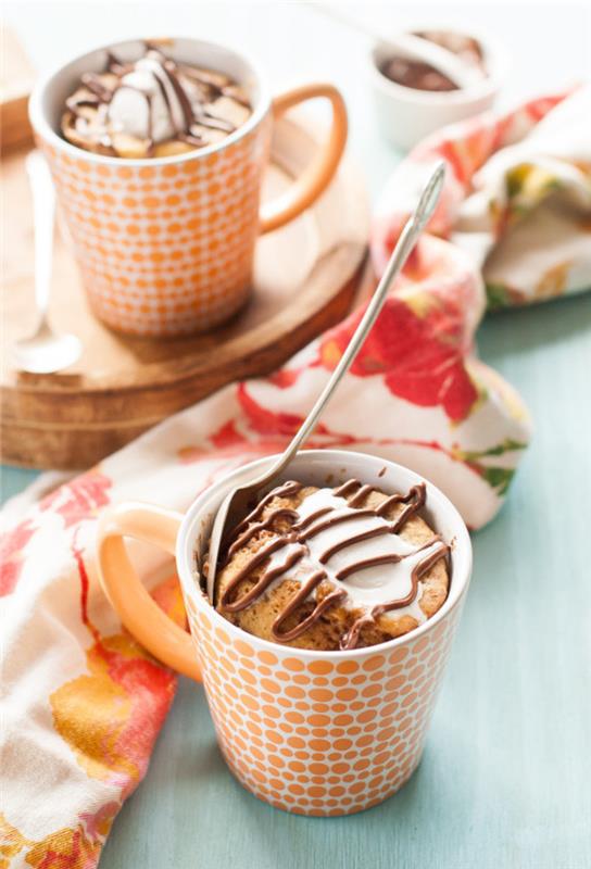 Recept za torto z ekspresno skodelico Nutella idealen za lažjo last minute sladico, pripravljeno v mikrovalovni pečici