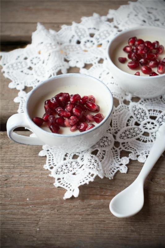 granatno jabolko-panna-cotta-recept