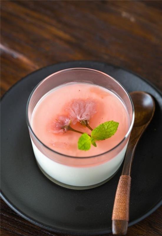 vanilin-in-rose-sirup-panna-cotta-recept