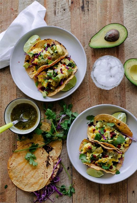 hiter recept za večer, mehiški tacos iz umešanih jajc, tortilja iz umešanih jajc, avokado in salsa verde
