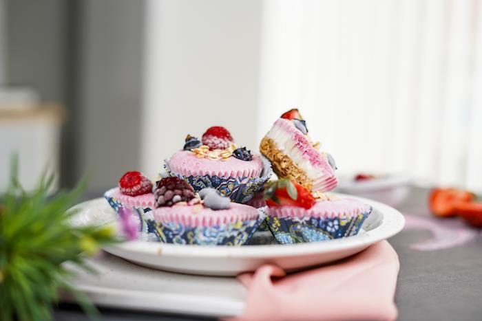 lengvas receptas desertas vasaros skyr šviežių vaisių paruošimas lengvas saldus receptas greitas keletas ingredientų sveika recepto idėja