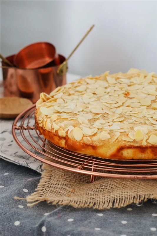 enostaven recept za mandljevo in limonino torto brez glutena, mehko z mandljevo moko