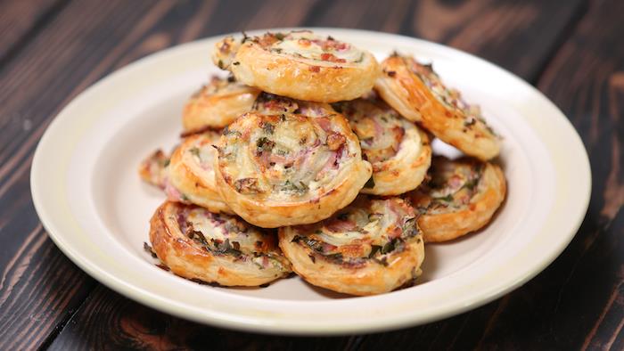 hangi jambonlu peynirli milföy tarifi, milföy salyangoz örneği, kolay meze