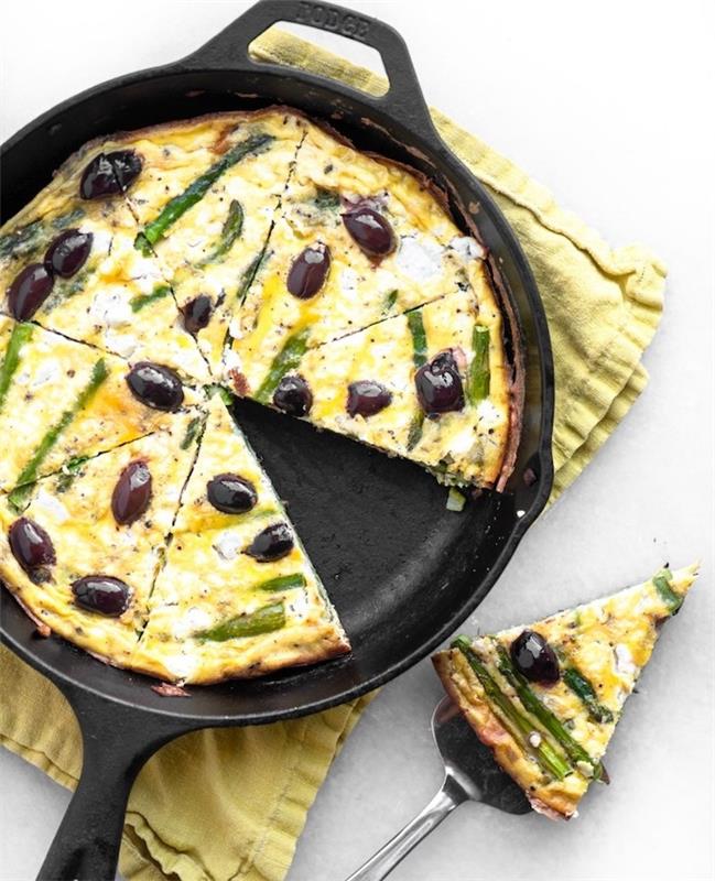 kuşkonmazlı frittata, zeytin, yumurtalı keçi peyniri, vejeteryan yemekleri hazırlamak kolay