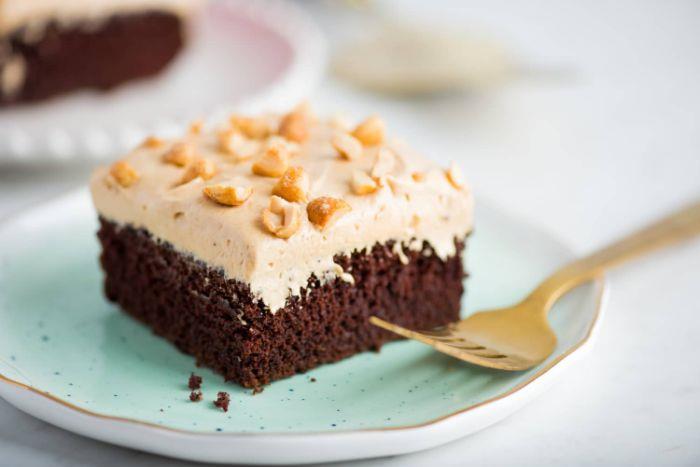 Fıstık ezmeli browni kek tarifi fıstık ezmeli krema ve üstüne fıstık