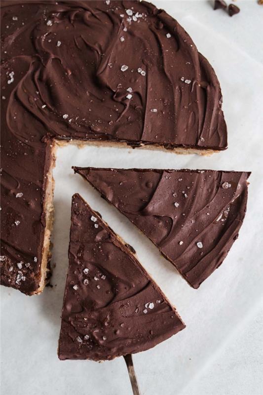 veganiško šokoladinio pyrago receptas su jūros druskos drožlėmis, žalias pyragas be glitimo su veganišku šokolado ganache