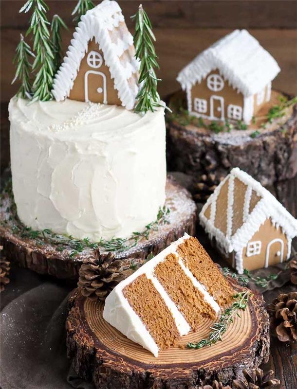 Üstte alpin tarzı bir ev ile katmanlar ve beyaz tepeler yapmak için ne zencefilli yeni yıl pastası