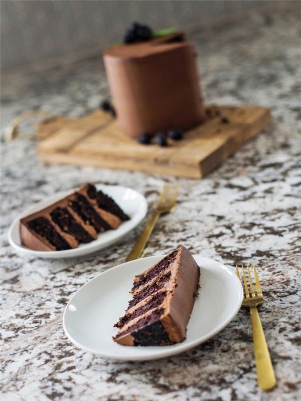 šokolado sluoksnių pyrago pavyzdys, paruoškite skanų gimtadienio tortą be lengvų šokoladinių kiaušinių