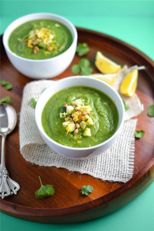 kako poleti pripraviti recept za gazpacho iz zelenih bučk za sladek in lahek obrok