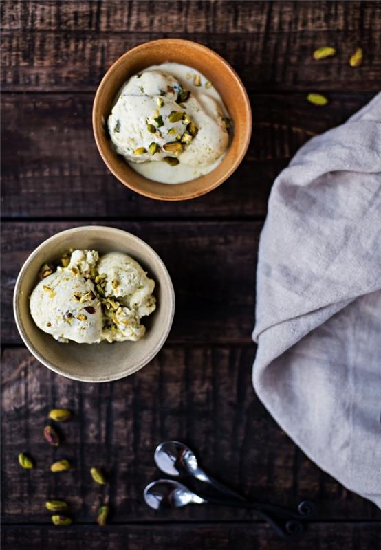 naminių pistacijų ledų receptas, pagamintas be ledų gamintojo, „pasidaryk pats“ šaldytas vasaros desertas