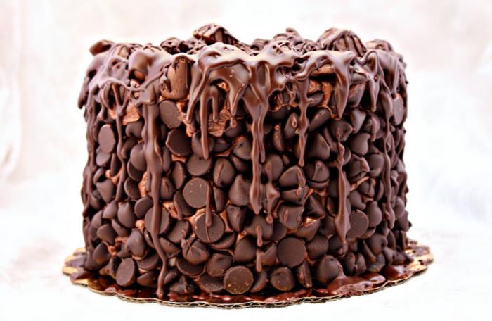 lengvo šokoladinio pyrago receptas-šokolado-jogurto-torto-deserto gabaliukai
