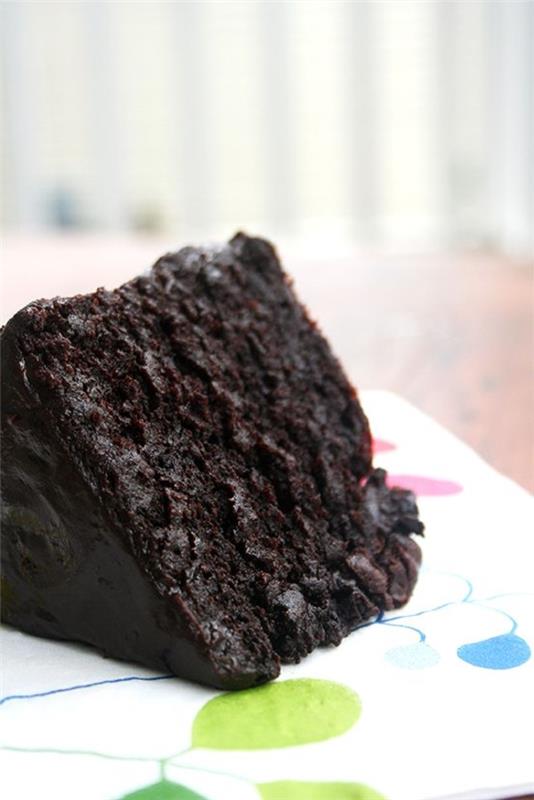 temno-čokoladna-torta-recept-kako-pripraviti-piškote