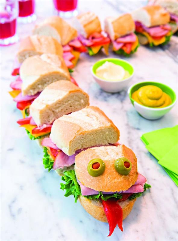 izviren kačji sendvič za aperitiv za noč čarovnic, smešen hrustljav kačji sendvič za otroke