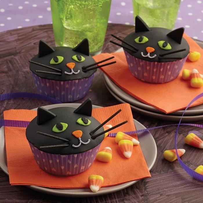 cadılar bayramı partisi için korkunç kek tarifi siyah fondan gıda boyası dekorasyon cupcake cadılar bayramı