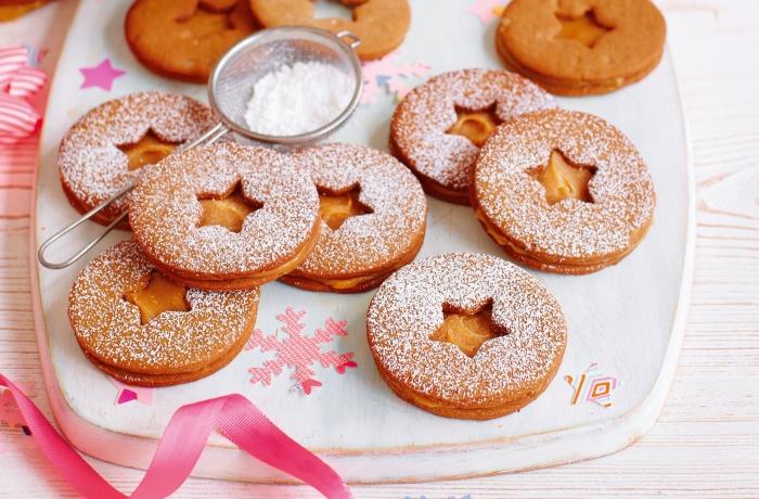 primer bredele z vanilijo in zlatim sirupom, ideja, kako narediti božični piškotek v okrogli obliki z zvezdico na sredini