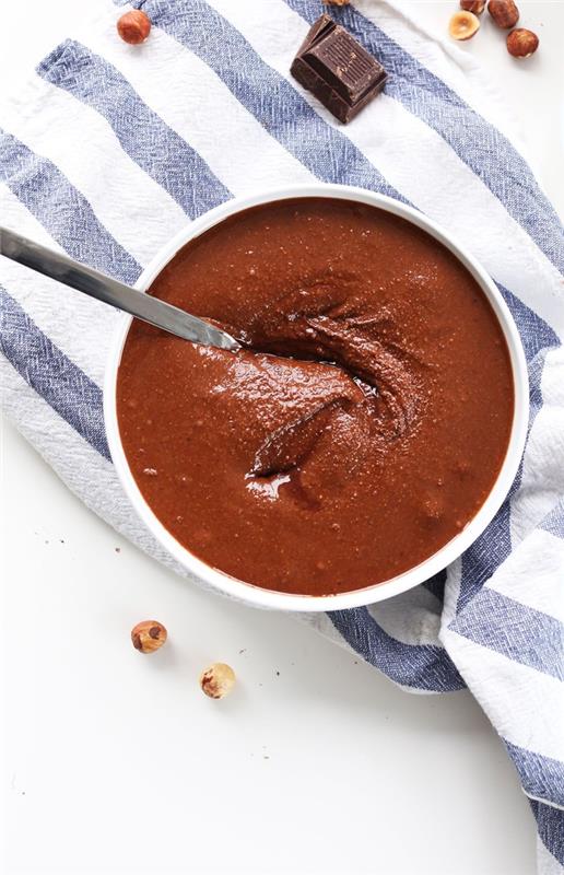recept za domačo nutello v zdravi in ​​lahki veganski različici, kako narediti veganski namaz