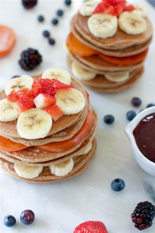 Nemli üç bileşenli vegan krepler için sağlıklı glutensiz ve şekersiz tarif