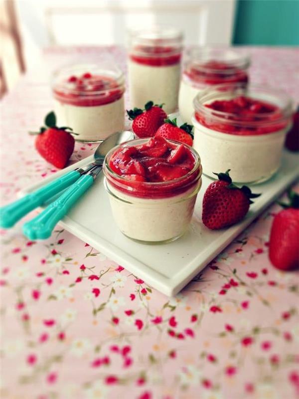 kolay vanilyalı ve çilekli kremalı pannacotta tarifi