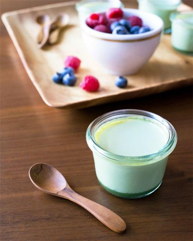 kolay pannacotta-tarifi-meyve-krema-tatlı