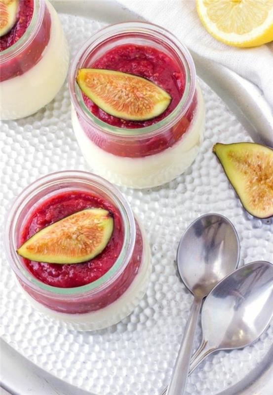 enostaven-panna-cotta-recept-sladko-verrines-z-zamrznjenim sadjem